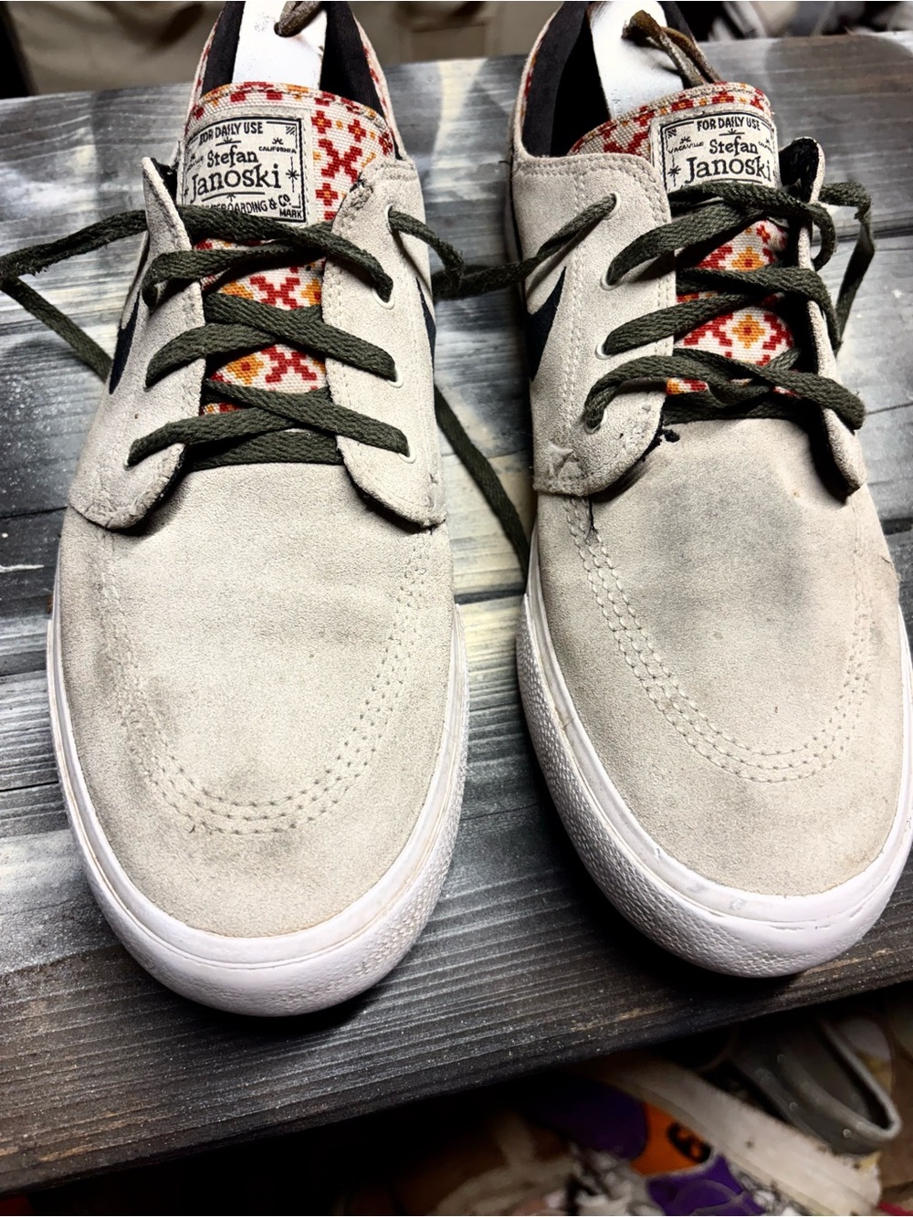 Nike Stefan Janoski Max sneakers in gray & white size 11.5 good condition